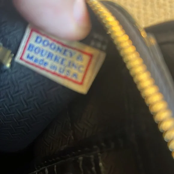 Dooney and Bourke black leather purse - Picture 6 of 6
